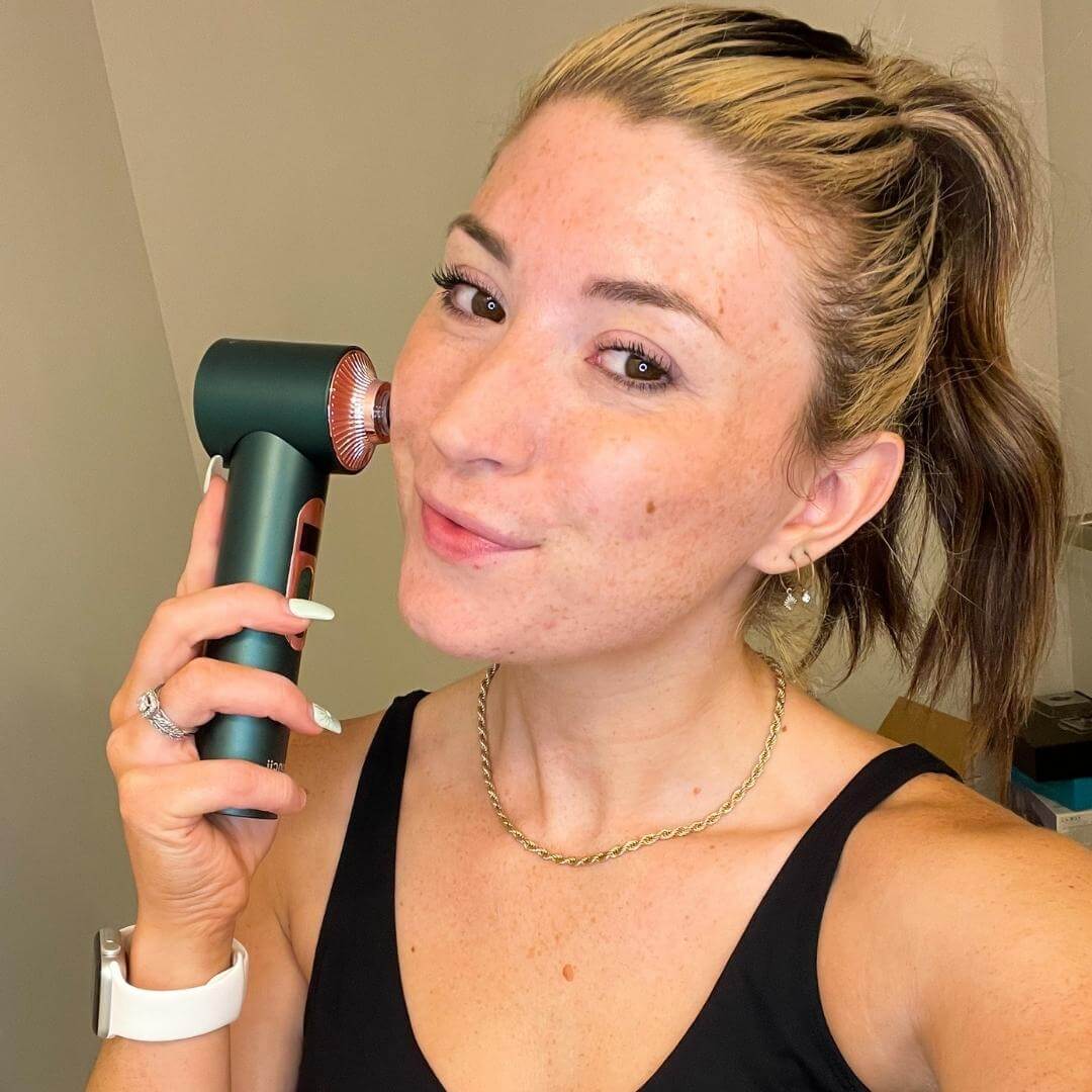 Clara 4-in-1 Microdermabrasion & Pore Vacuum - Spa Glow Ritual | Louvrs