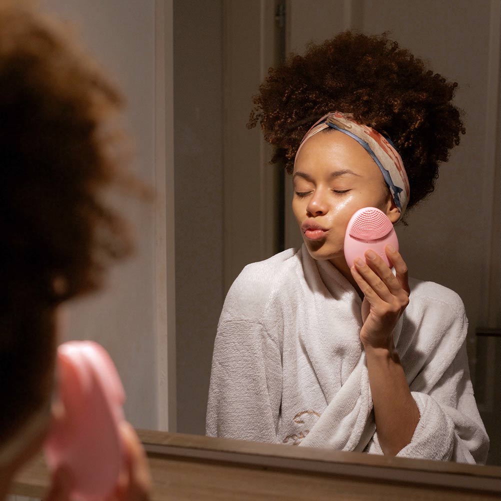 Isla Sonic Facial Cleansing Brush - Radiant Skin Ritual | Louvrs