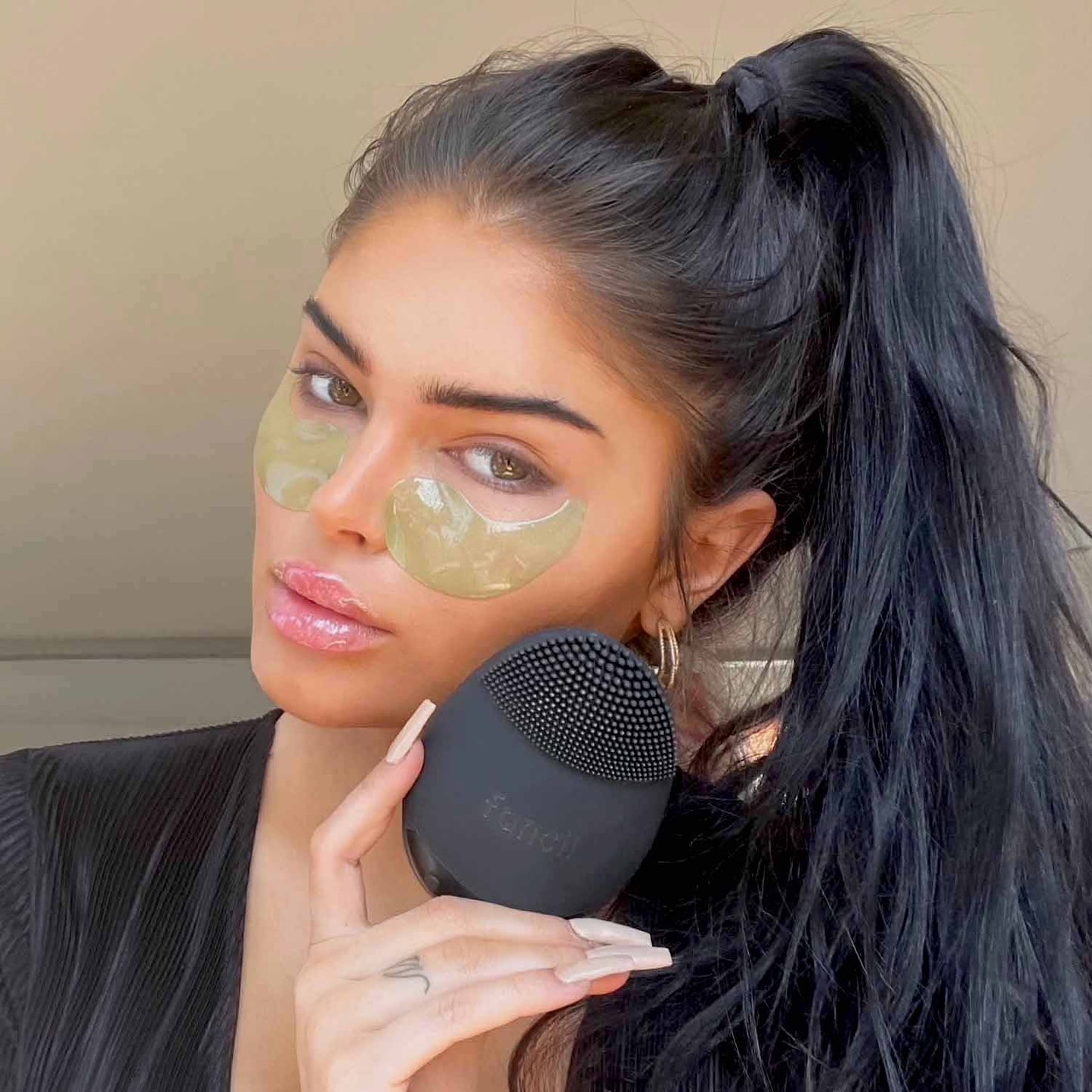 Isla Sonic Facial Cleansing Brush - Radiant Skin Ritual | Louvrs